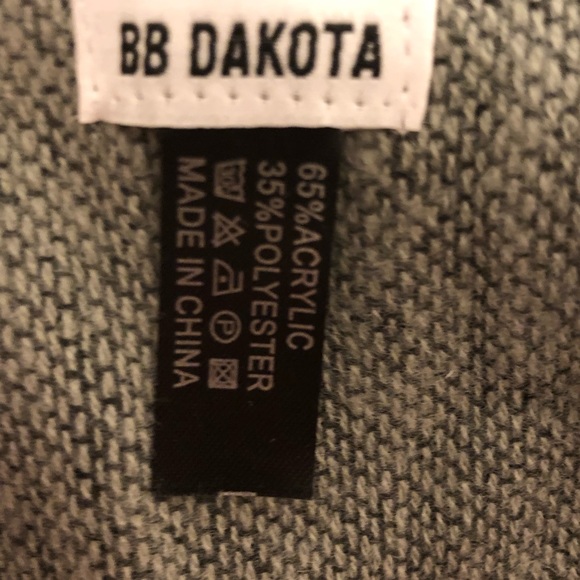 Open front poncho wrap - Picture 5 of 6